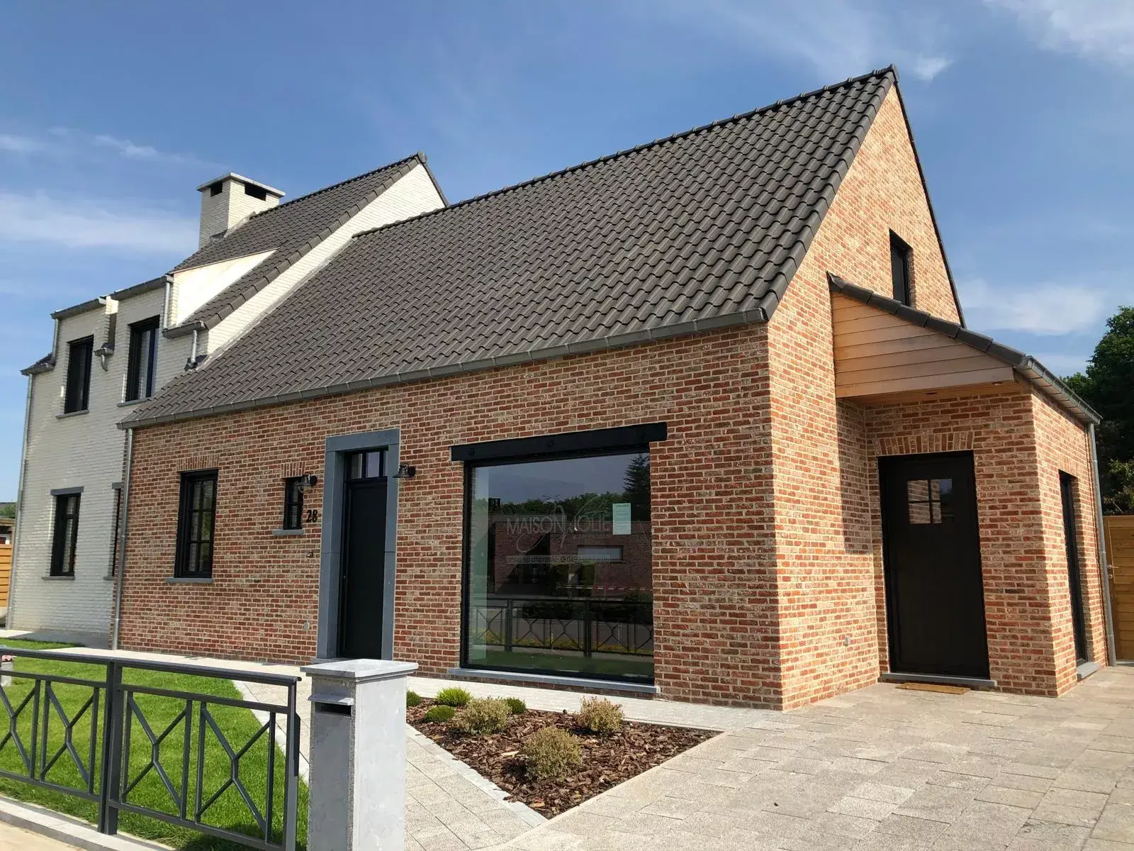 Afgewerkt dak van de nieuwbouwwoning in Dessel